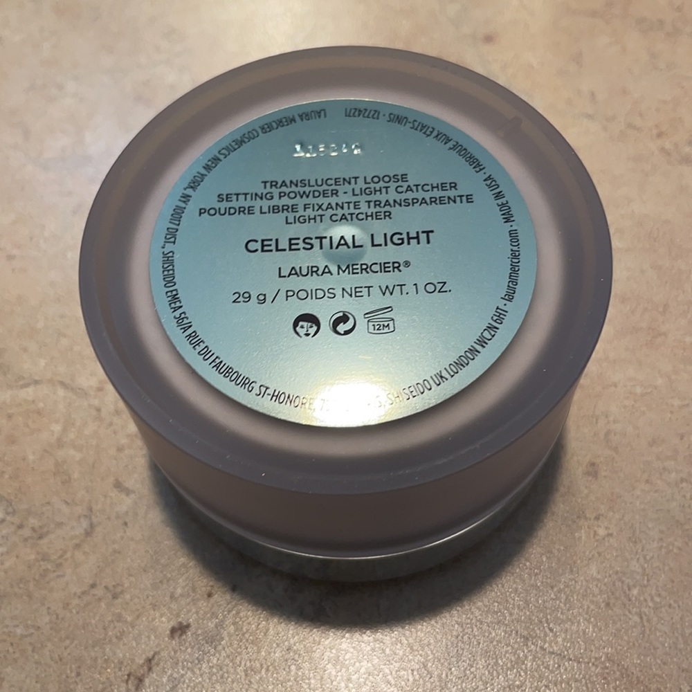 Laura Mercier Translucent Light Setting Powder - Picture 3 of 3